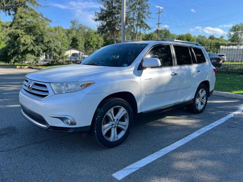 Used 2012 Toyota Highlander Limited w/ Tow Pkg AWD/4WD image 7