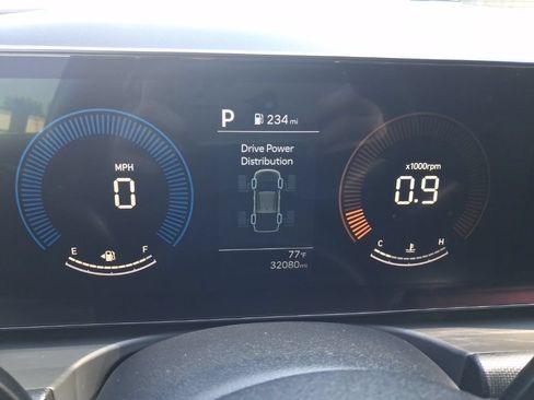 Used 2025 Hyundai Santa Cruz SEL AWD/4WD image 2
