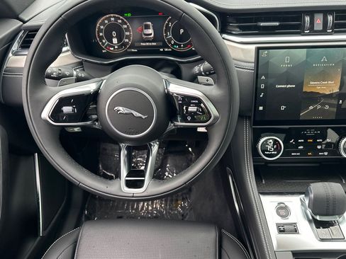 New 2025 Jaguar F-PACE R-Dynamic S image 25