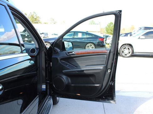 Used 2012 Mercedes-Benz GL 450 4MATIC image 35