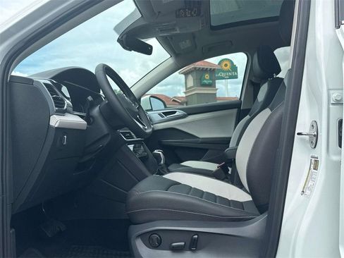 New 2025 Volkswagen Taos SEL AWD/4WD image 10