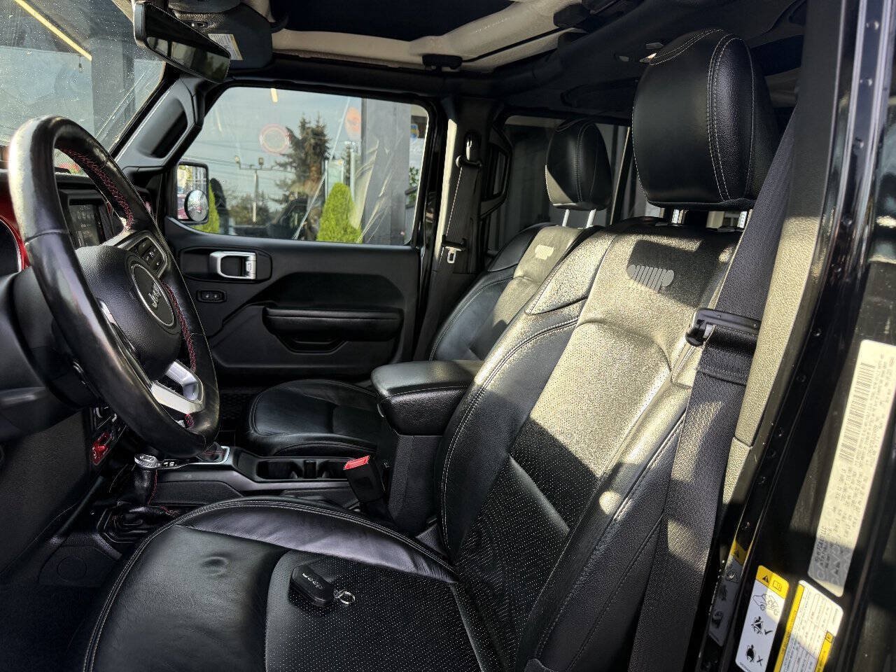 Used 2018 Jeep Wrangler Unlimited Rubicon AWD/4WD image 17