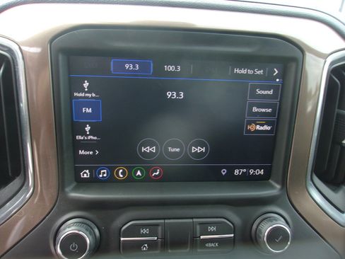Used 2019 Chevrolet Silverado 1500 High Country w/ Technology Package AWD/4WD image 22