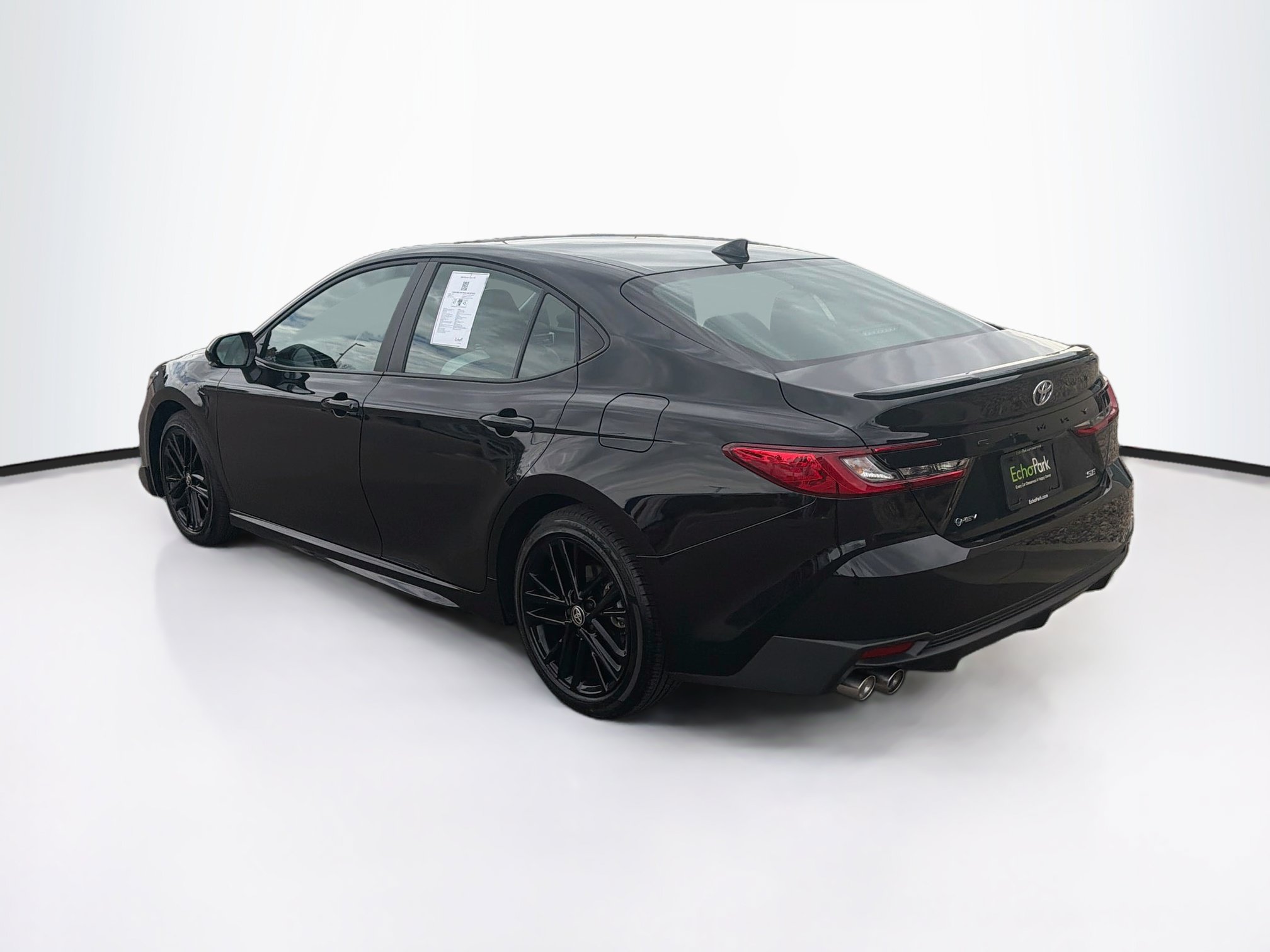 Used 2026 Toyota Camry SE FWD image 5