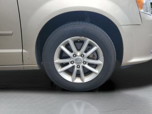 Used 2016 Dodge Grand Caravan SXT w/ Rear Park Assist Package FWD image 3