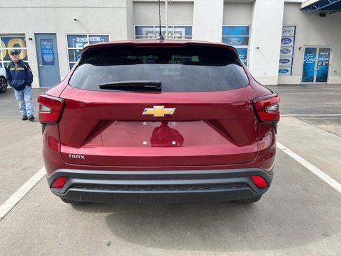 Used 2024 Chevrolet Trax LS w/ LS Convenience Package image 3