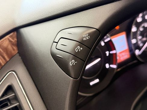 Used 2020 Nissan Armada SL w/ Premium Package RWD image 38