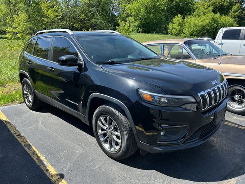 Used 2019 Jeep Cherokee Latitude Plus w/ Comfort/Convenience Group AWD/4WD image 1