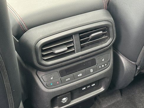 Used 2025 Honda Pilot Black Edition image 14