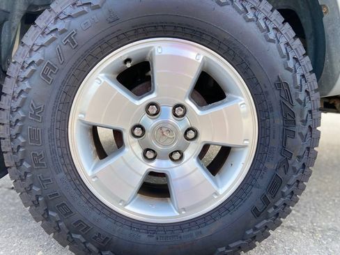 Used 2005 Toyota Tacoma PreRunner RWD image 11
