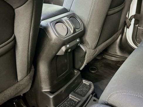Used 2023 Jeep Wrangler Unlimited AWD/4WD image 28