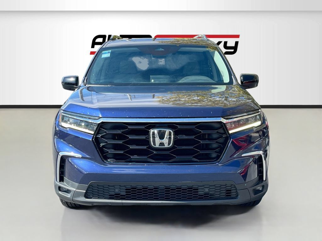 Used 2023 Honda Pilot Touring image 2