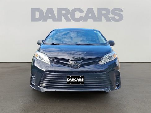 Used 2020 Toyota Sienna L image 2