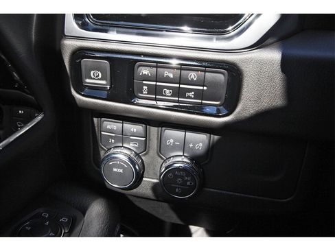 Used 2025 GMC Yukon Denali image 17