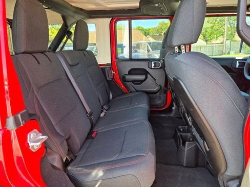 Used 2025 Jeep Wrangler Unlimited Rubicon image 26