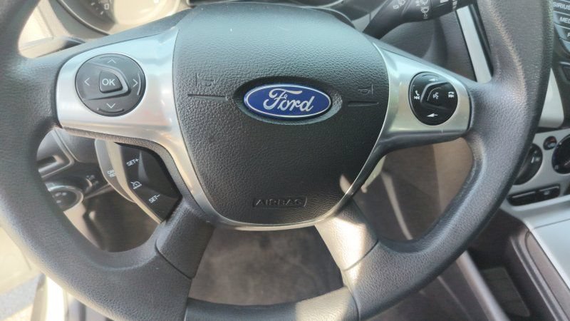 Used 2014 Ford Focus SE FWD image 14