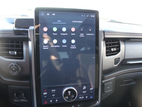 Used 2023 Ford Expedition Platinum image 32