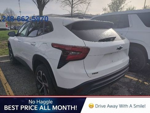 Used 2024 Chevrolet Trax RS w/ Driver Confidence Package FWD image 2