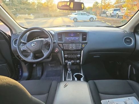 Used 2020 Nissan Pathfinder SV image 10