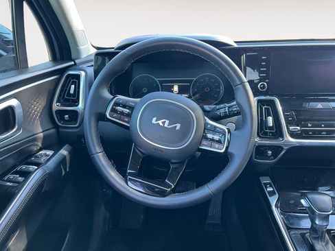 Used 2022 Kia Sorento SX image 12