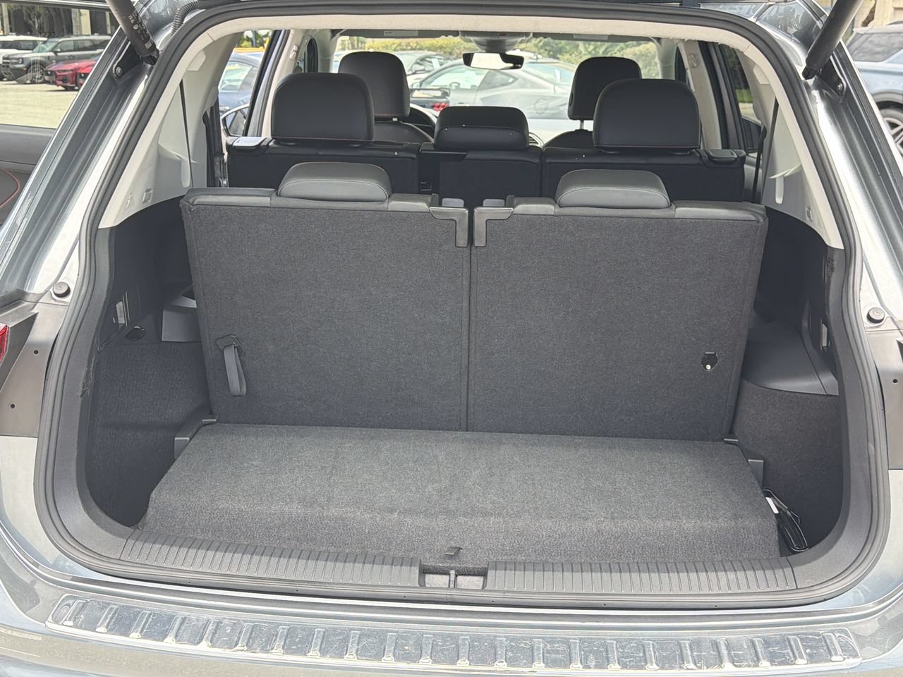 Used 2024 Volkswagen Tiguan Wolfsburg Edition FWD image 8