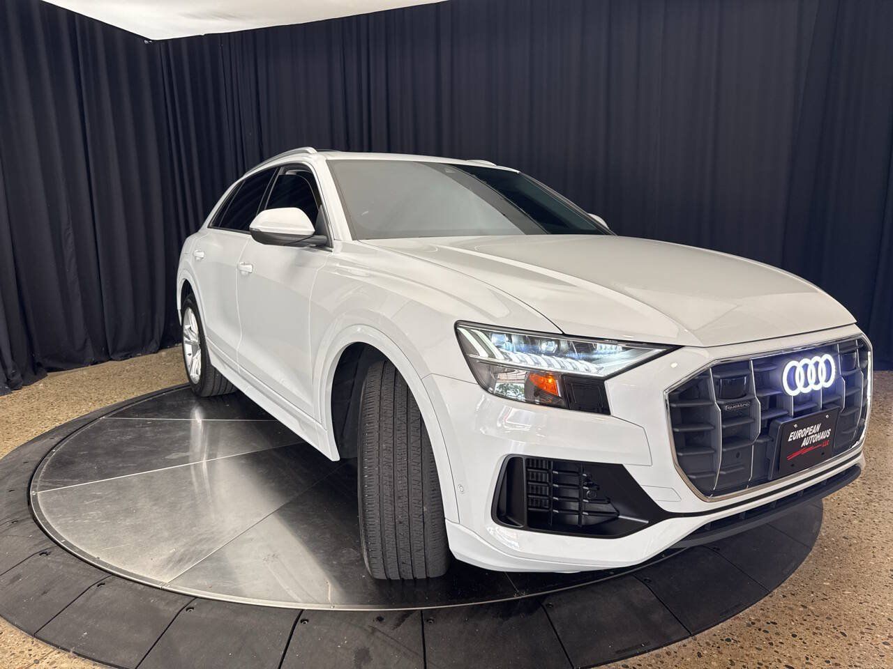 Used 2023 Audi Q8 Premium w/ Convenience Package AWD/4WD image 9