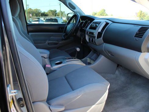 Used 2010 Toyota Tacoma PreRunner image 29