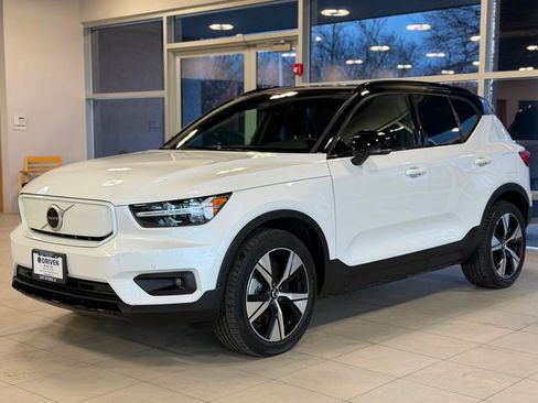 Used 2021 Volvo XC40 P8 Recharge image 4