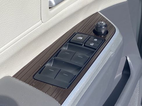 Certified 2024 Toyota Sienna XLE FWD image 30