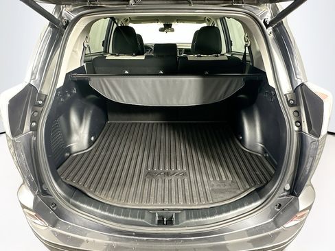 Used 2018 Toyota RAV4 XLE AWD/4WD image 28