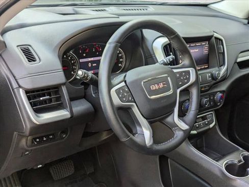 Used 2024 GMC Terrain SLT w/ Tech Package image 10