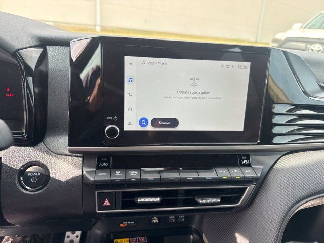 Used 2025 Toyota Camry SE FWD image 10