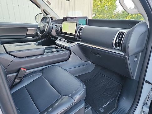 Used 2025 Ford Expedition Platinum AWD/4WD image 37