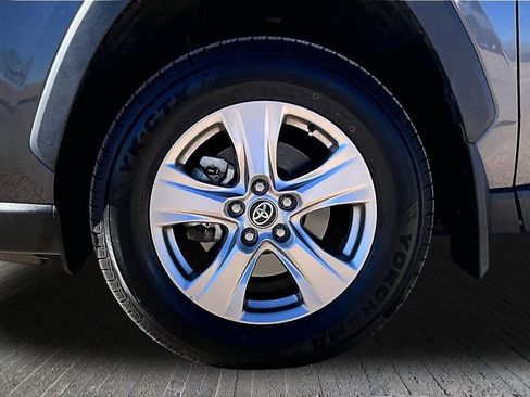 Used 2022 Toyota RAV4 XLE image 8