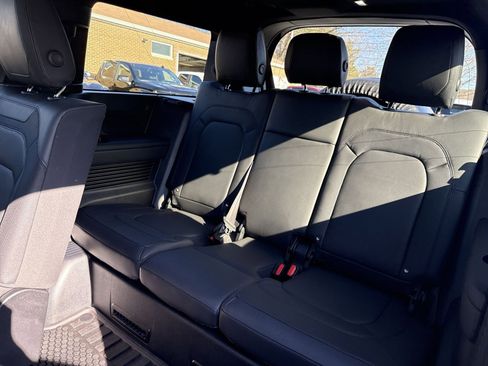 Used 2024 Land Rover Defender 130 X-Dynamic SE image 23