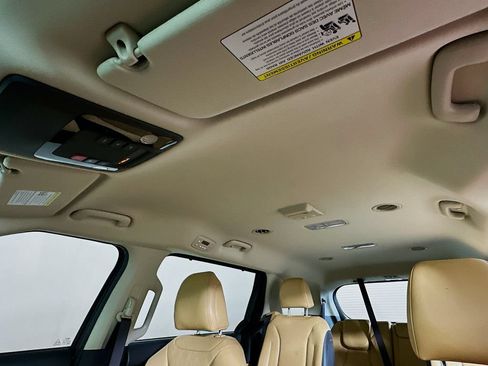 Used 2022 Kia Carnival EX FWD image 12