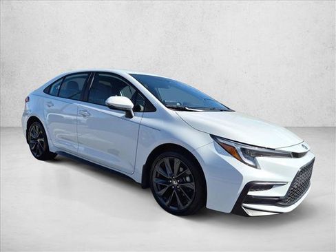 Used 2024 Toyota Corolla SE FWD image 3