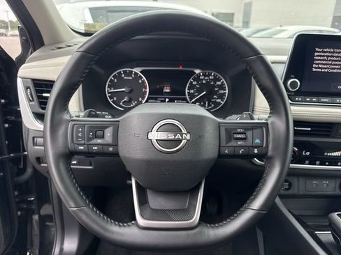 Used 2025 Nissan Rogue SV FWD image 17