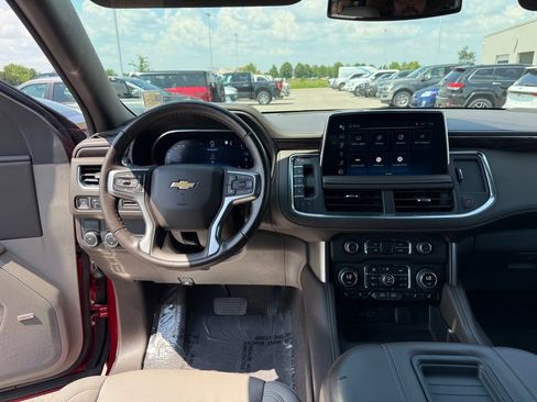 Used 2023 Chevrolet Suburban LT RWD image 13