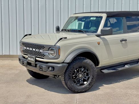 New 2026 Ford Bronco Badlands AWD/4WD image 2