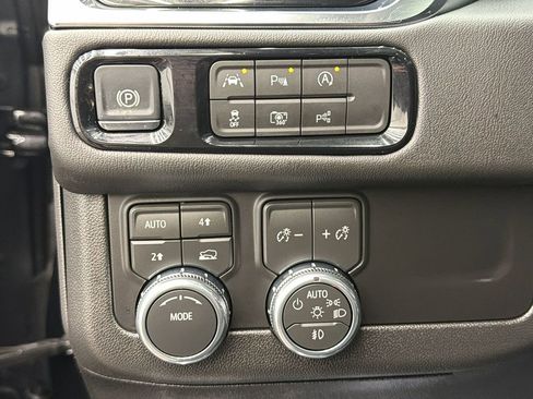 Used 2026 GMC Yukon Denali w/ Sun & Power Step Package AWD/4WD image 28