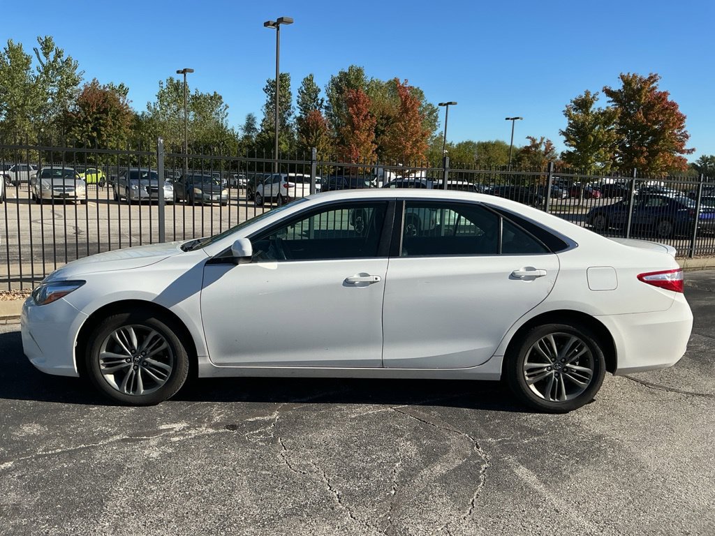 Used 2017 Toyota Camry SE FWD image 5