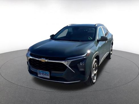 Used 2025 Chevrolet Trax LT image 7