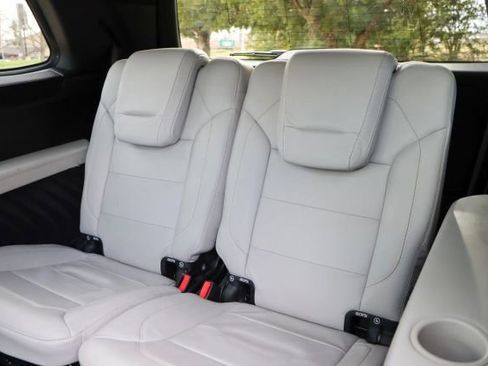 Used 2015 Mercedes-Benz GL 550 GL 550 image 27