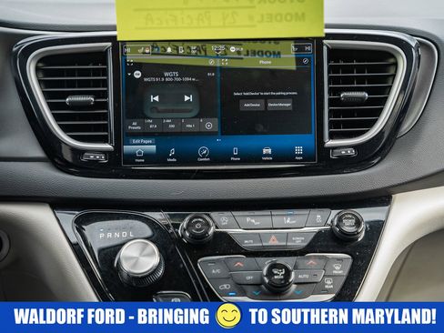 Used 2024 Chrysler Pacifica Touring-L image 22