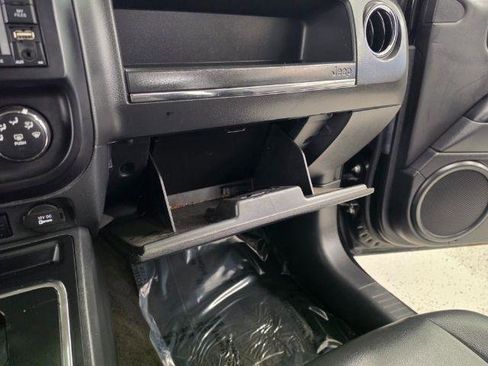 Used 2016 Jeep Patriot High Altitude FWD image 23