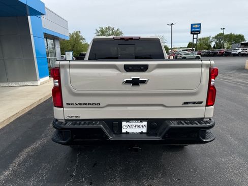 New 2026 Chevrolet Silverado 1500 ZR2 w/ LPO, Dark Essentials Package AWD/4WD image 10