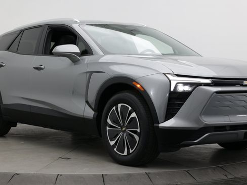 Used 2024 Chevrolet Blazer EV LT AWD/4WD image 3