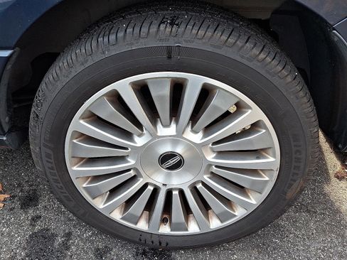 Used 2016 Lincoln Navigator Select image 12