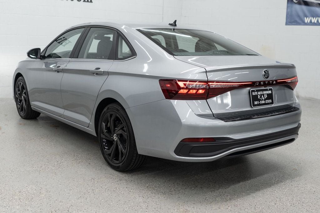 Used 2025 Volkswagen Jetta SE w/ Black Wheel Package FWD image 6